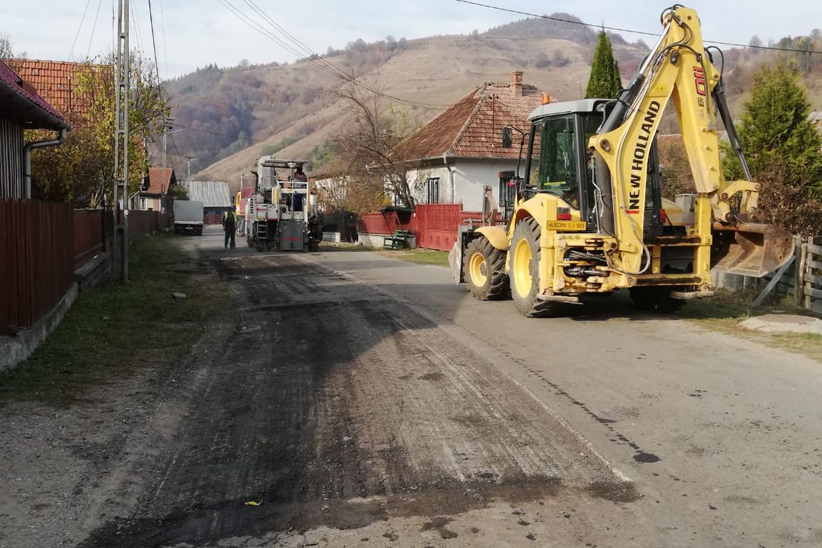 FOTO | Lucrări de întreţinere pe DJ 103H Bologa – Săcuieu