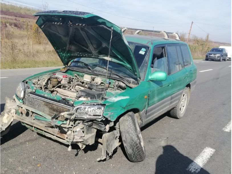 Accident în Bonţida! Autoturism lovit de un autotren (FOTO)