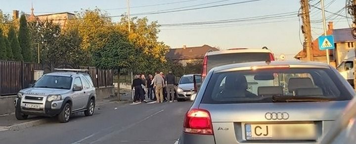 FOTO | Accident grav în Cluj! O mamă şi bebeluşul ei de 9 luni au fost loviţi de o maşină pe trecerea de pietoni