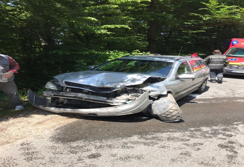 FOTO | Accident lângă Sălicea! Două persoane au ajuns la spital