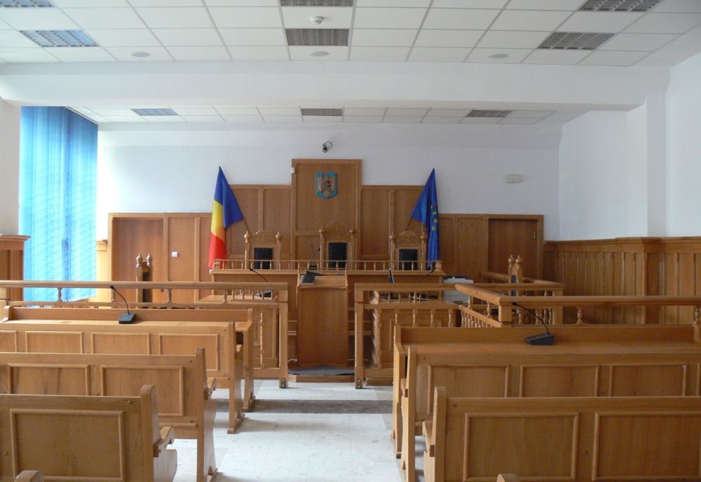 Două persoane din Gherla au fost trimise în judecată pentru camătă şi complicitate la camătă