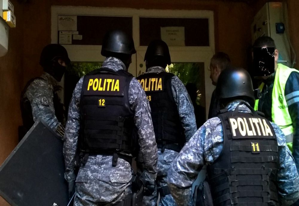 Poliţiştii din Mehedinţi au descins la Gherla! Două persoane sunt acuzate că au furat monede din aur în valoare de 400.000 de lei (VIDEO)