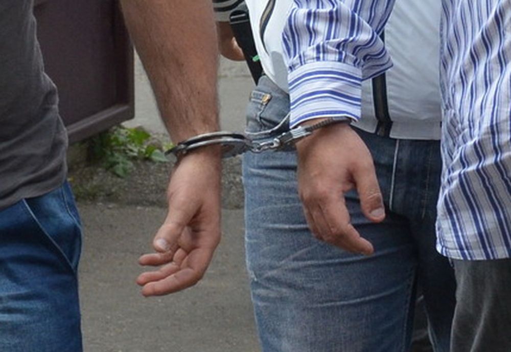 Doi bărbaţi din Câmpia Turzii arestaţi pentru şantaj, camătă şi proxenetism