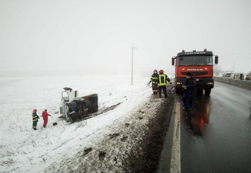 FOTO | Accident între Copăceni şi Tureni! Un şofer a "zburat" cu duba pe câmp