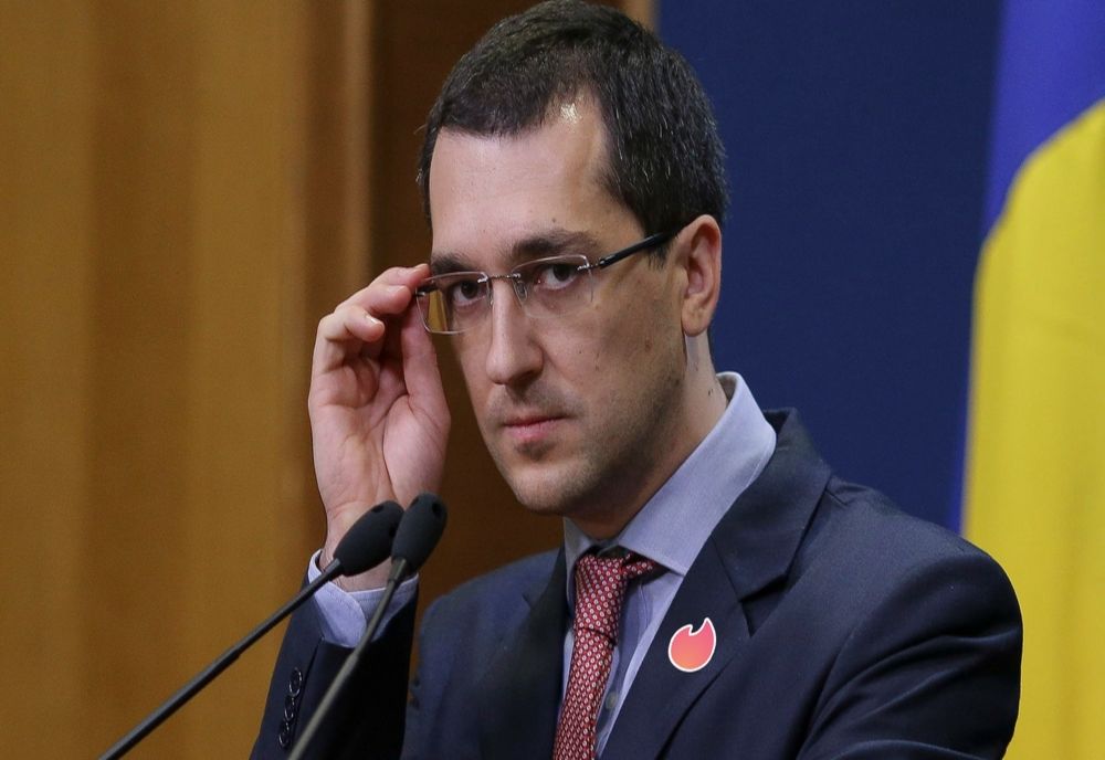 Ministrul Vlad Voiculescu anunță că elevii nu vor face ore de sport cu mască pe față în exterior
