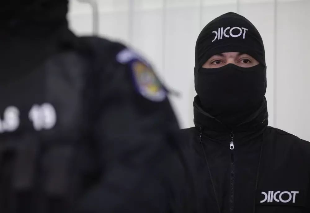 Șapte traficanți de droguri, arestați preventiv, în Sălaj! Ce au găsit procurorii DIICOT la percheziții