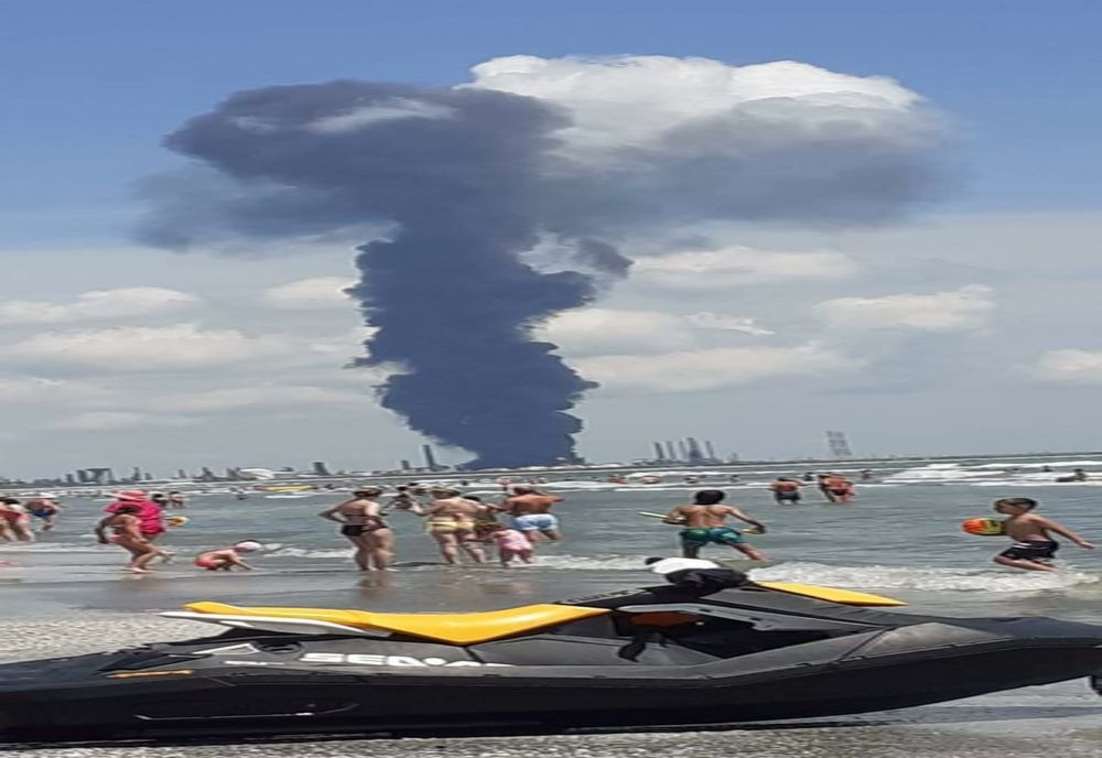 EXPLOZIE urmată de INCENDIU, la Rafinăria Petromidia Năvodari. Populația, avertizată să părăsească zona 