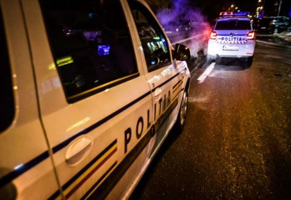 Grav accident în judeţul Cluj! Un poliţist aflat în misiune a fost rănit şi a ajuns la spital