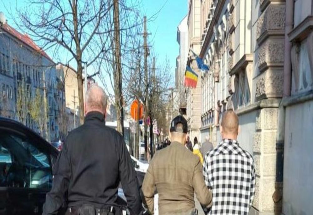 Ucrainean dat în urmărire internaţională prins de poliţiştii clujeni! A obţinut peste 300 de mii de euro prin şantaj (FOTO)