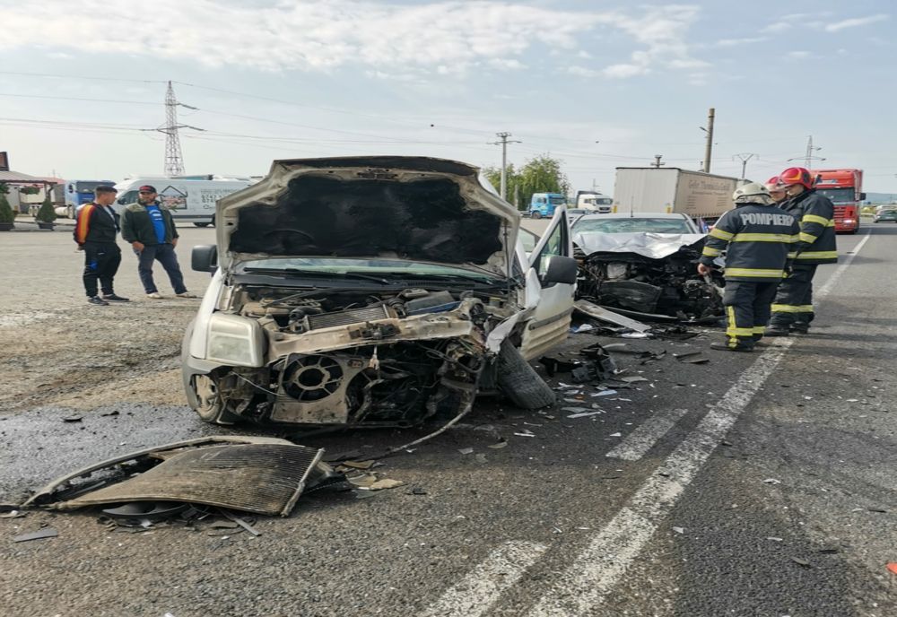 Accident cu două maşini la ieşire din Turda! Un bărbat a fost rănit (FOTO)