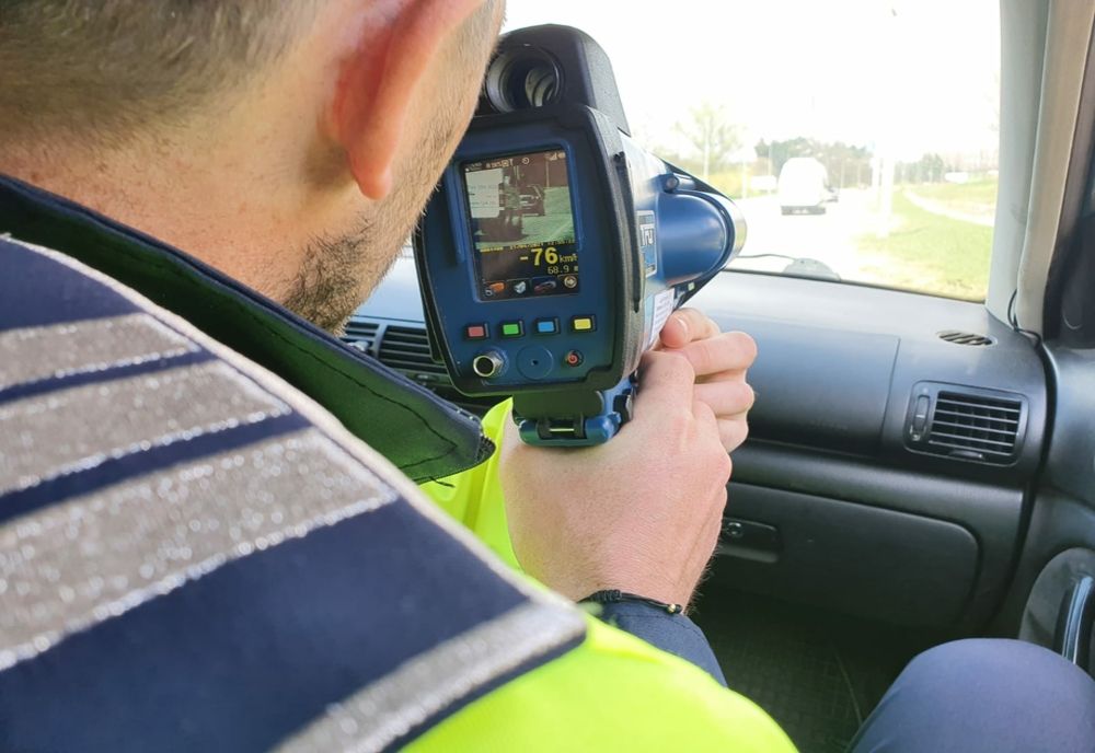 Acţiune comună a poliţiştilor din Cluj şi Mureş pe Autostrada A3! Zeci de vitezomani au rămas fără permise 