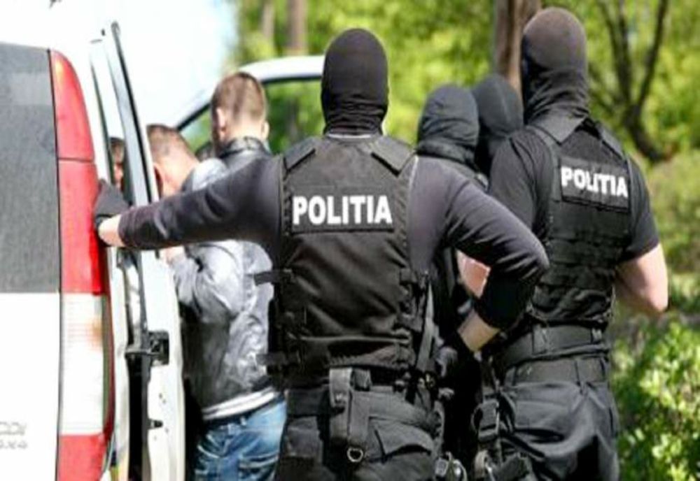 Tânăr din Bistrița-Năsăud, angajatul unei firme de curierat, tâlhărit în Gherla! Hoții au fost prinși și trimiși după gratii