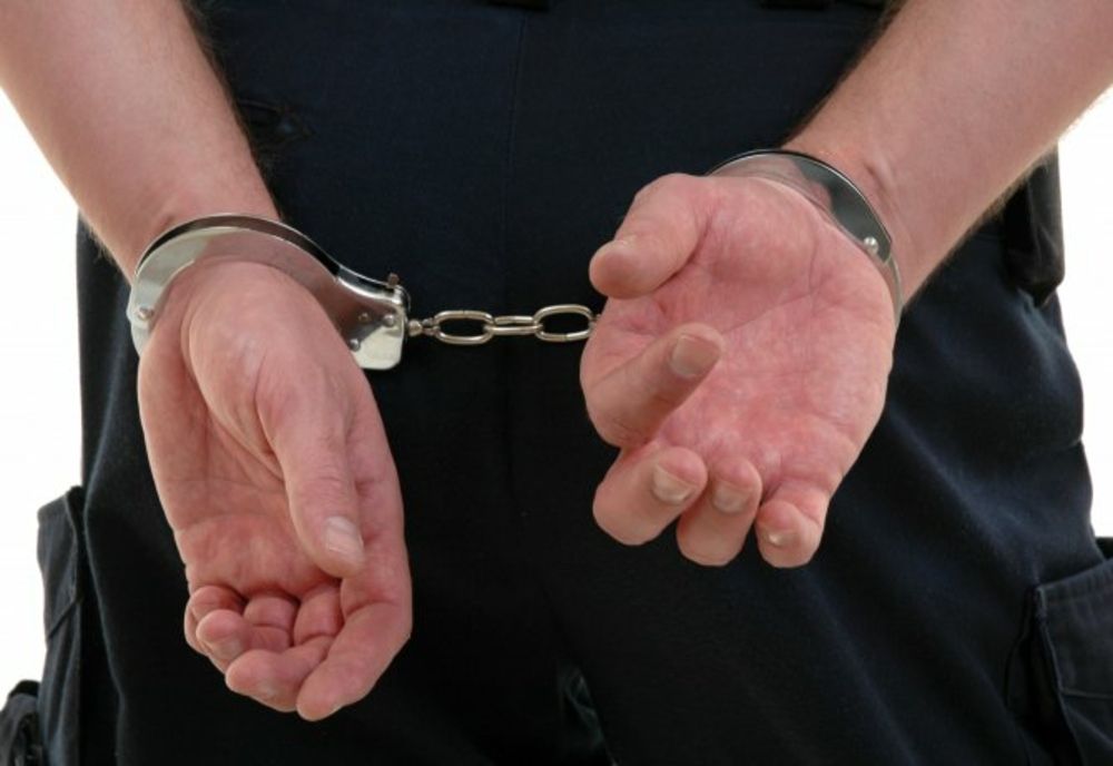 13 bărbaţi reţinuţi în urma percheziţiilor din judeţele Cluj şi Maramureş într-un dosar de trafic de droguri