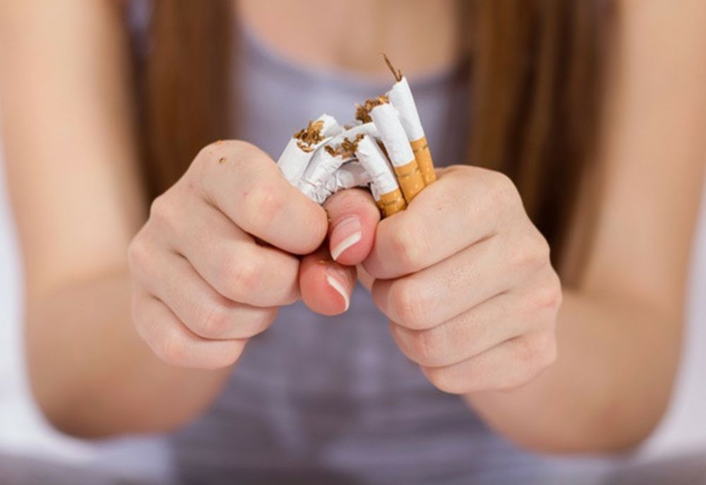 Legea care interzice minorilor să fumeze pe stradă a trecut de Senat 