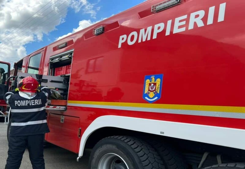 Incendiu în subsolul unui bloc din Cluj: Zeci de locatari au fost evacuaţi