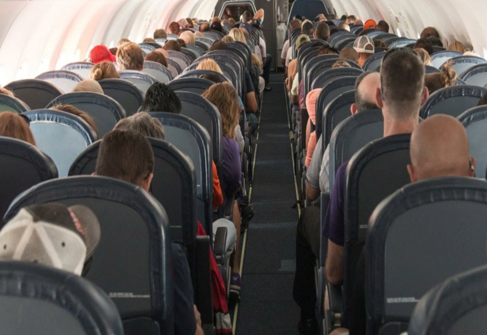 O nouă companie aeriană low-cost pe piaţa din România. Când are loc primul zbor