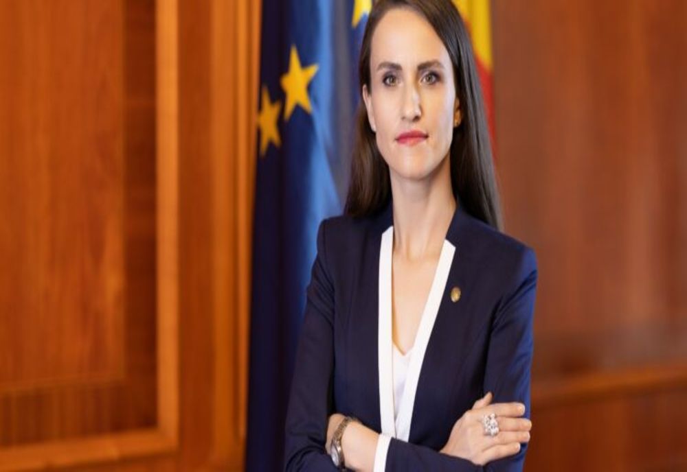 STEAGUL RUSIEI FLUTURĂ ÎN CENTRUL UNUI ORAȘ DIN ROMÂNIA. MAE: „E INACCEPTABIL CA AUTORITĂȚILE SĂ ARBOREZE DRAPELUL UNEI ȚĂRI AGRESOARE”