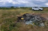 Deșeuri arse și îngropate, descoperite pe un teren din Cluj. Garda de Mediu a sesizat Parchetul