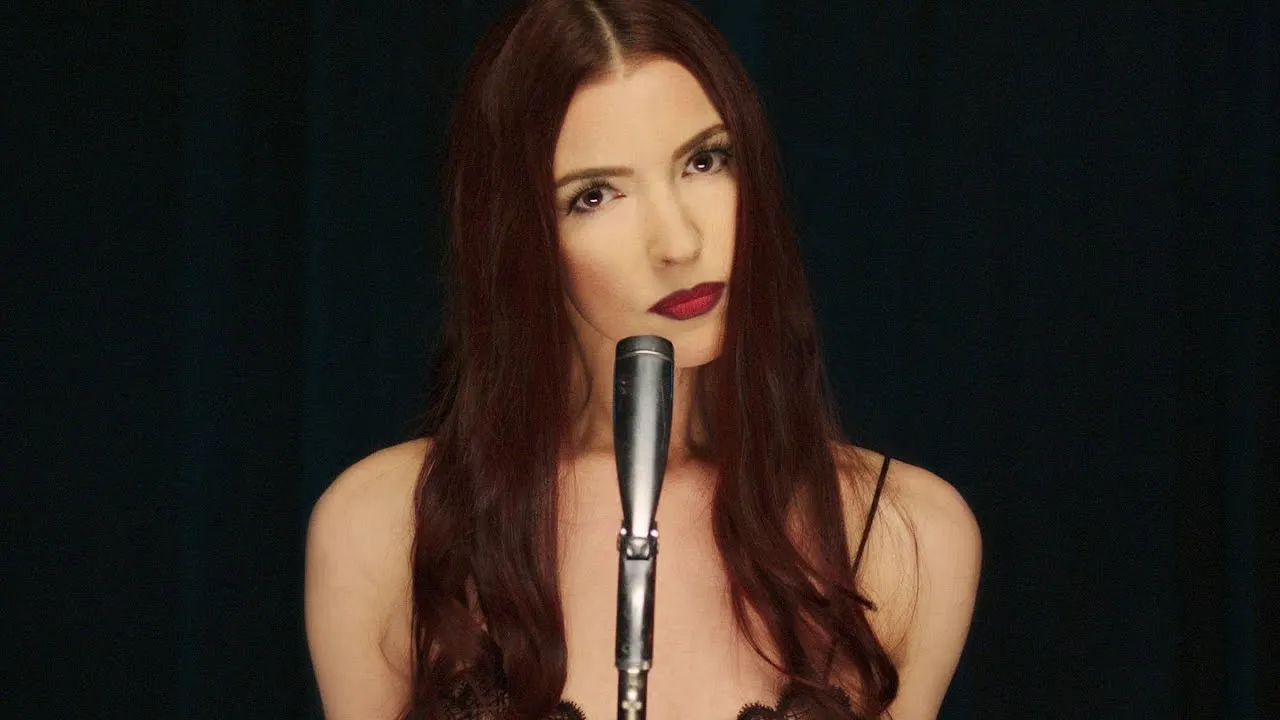 chrysta bell