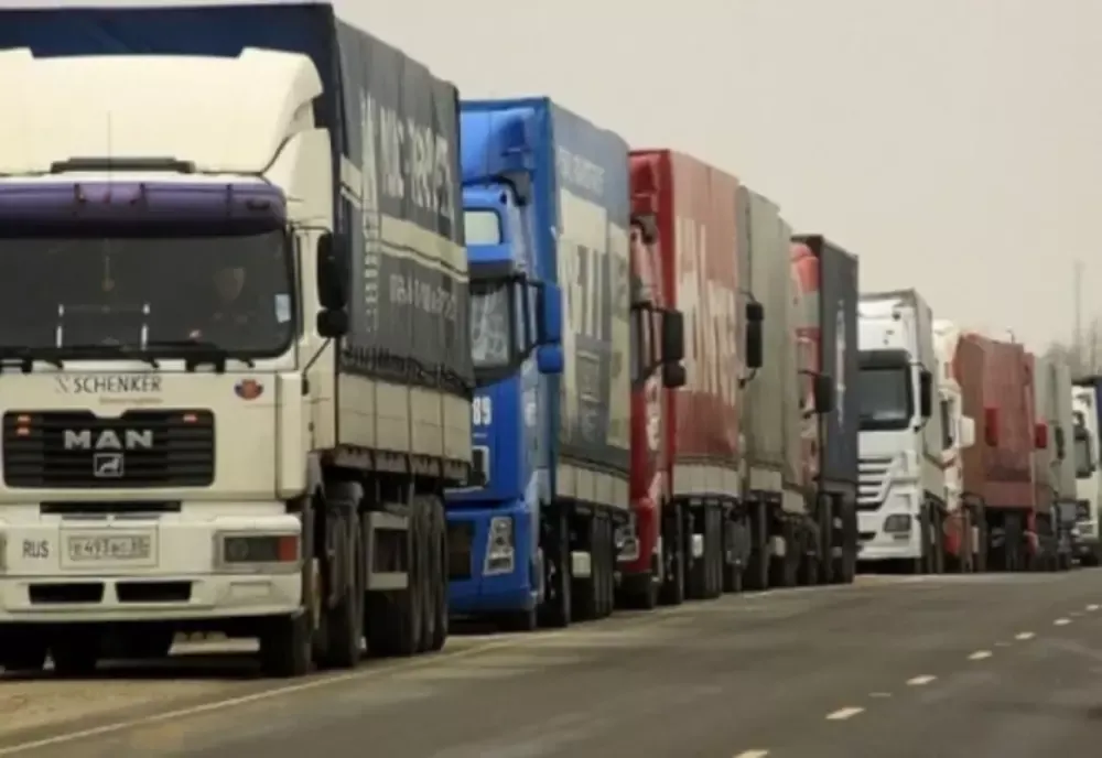 Ce trebuie să facă şoferii de TIR care tranzitează România şi cei care călătoresc în UE