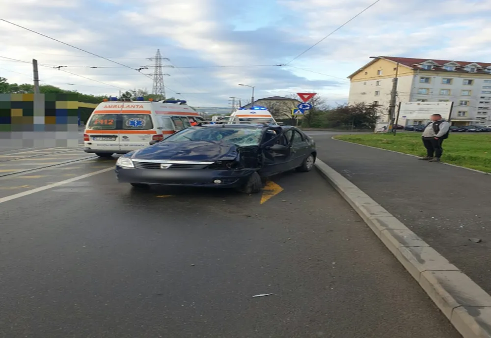 FOTO | Accident rutier în Cluj-Napoca! Un bărbat a ajuns la spital