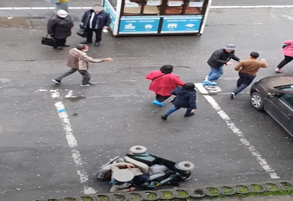 Bărbatul care a agresat o femeie aflată în cărucior cu rotile a fost reținut