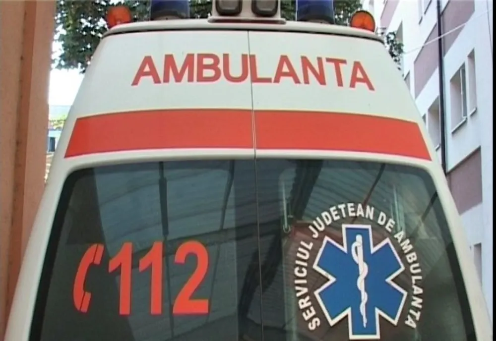 Accident cu două maşini în Buneşti! Un şofer de 77 de ani a ajuns la spital