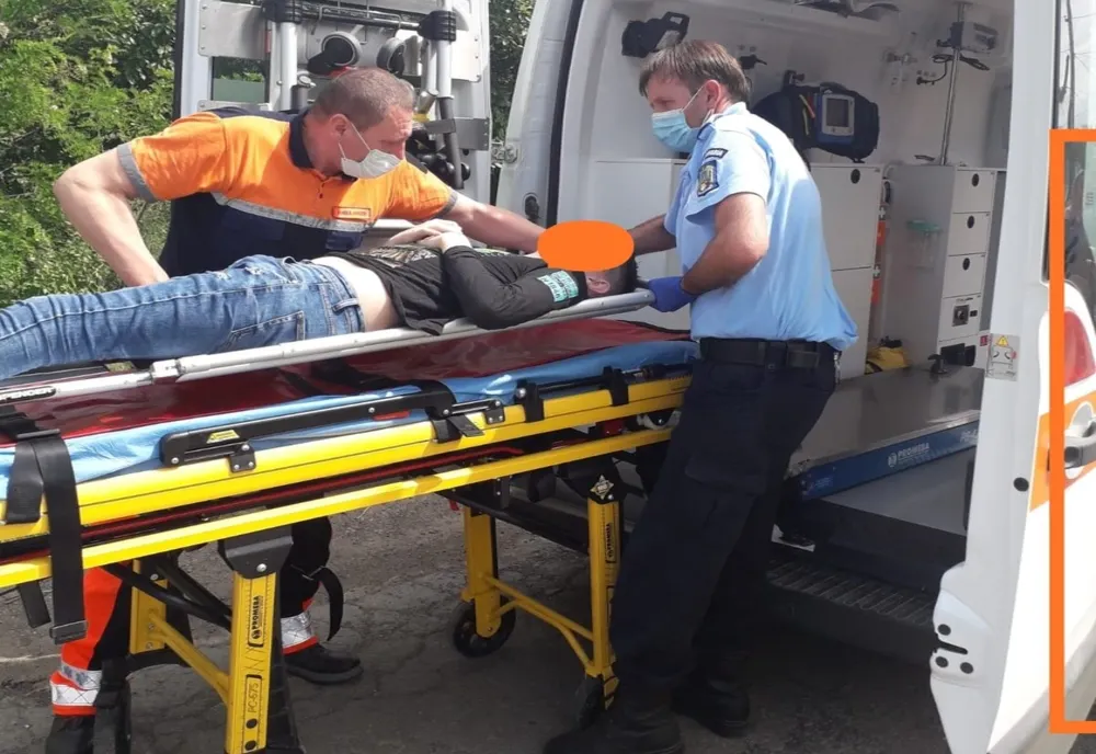 Accident cu trei mașini în Mica! Două persoane au fost rănite
