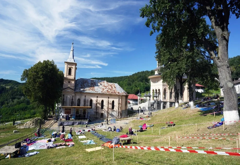 FOTO | A doua zi a ceremoniilor religioase la Nicula! Au actionat peste 200 jandarmi, polițiști, pompieri și voluntari