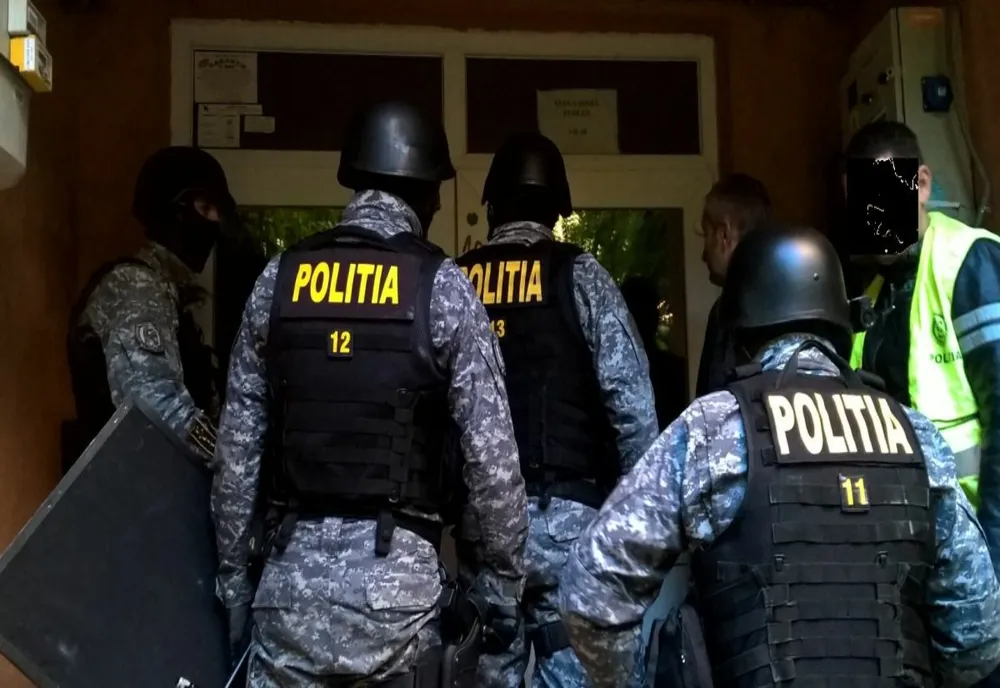 Poliţiştii din Mehedinţi au descins la Gherla! Două persoane sunt acuzate că au furat monede din aur în valoare de 400.000 de lei (VIDEO)