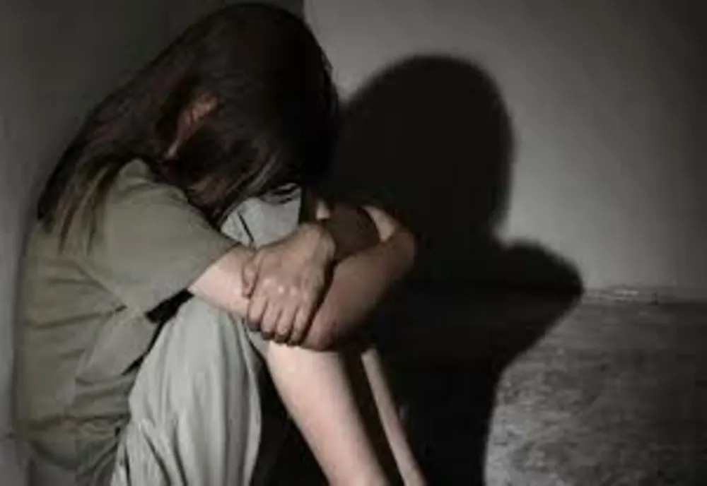 Caz şocant în judeţul Cluj: fetiţă de doar 6 ani violată de un tânăr de 18 ani