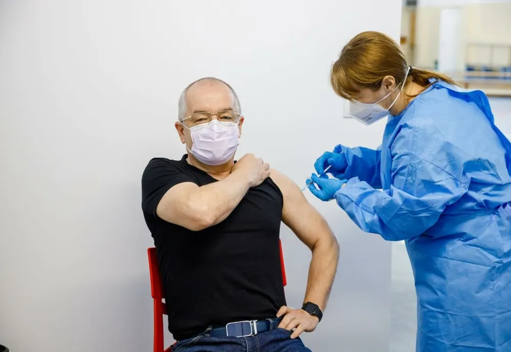 Emil Boc, primarul Clujului, s-a vaccinat: "Totul ok"