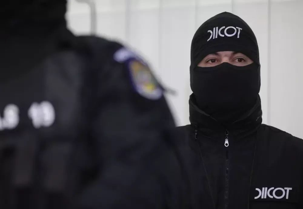 Șapte traficanți de droguri, arestați preventiv, în Sălaj! Ce au găsit procurorii DIICOT la percheziții