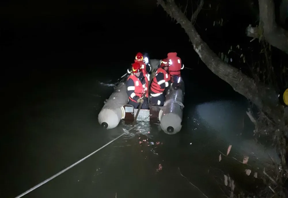 Pompierii au găsit cadavrul băiatului căzut în Someş la Gherla