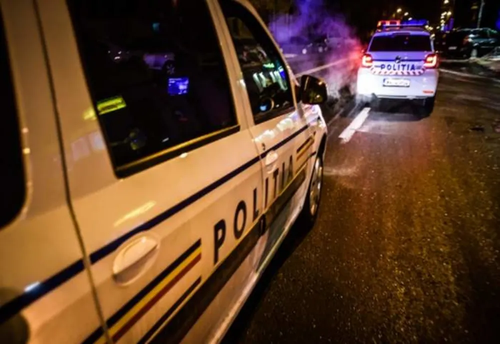 Grav accident în judeţul Cluj! Un poliţist aflat în misiune a fost rănit şi a ajuns la spital