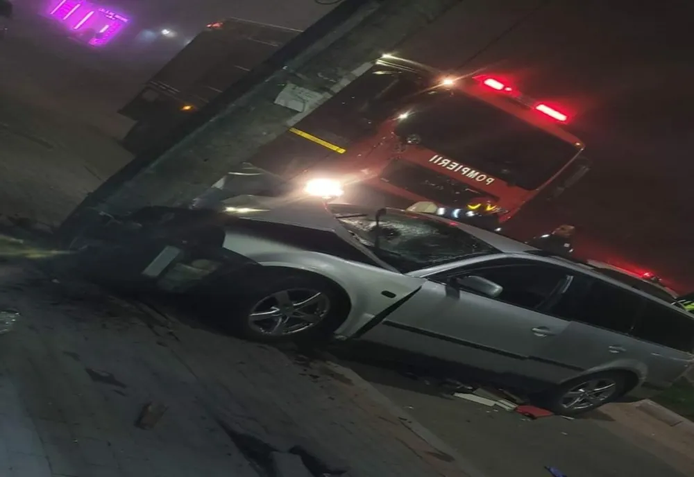 Grav accident în Dej provocat de un minor beat! 5 tineri au fost răniţi şi au ajuns la spital (FOTO)