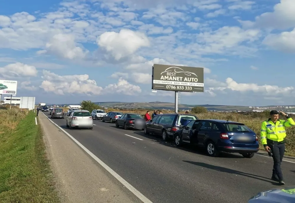 Accident cu 4 maşini în apropiere de Cluj-Napoca (FOTO)