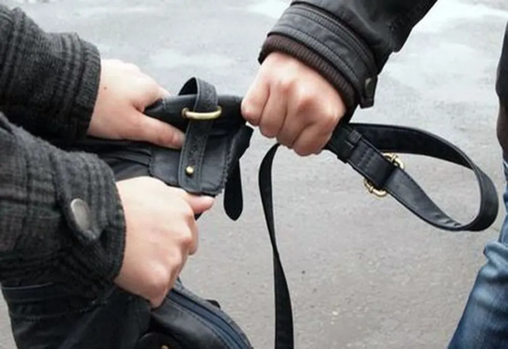 Clujeancă de 84 de ani tâlhărită pe stradă! Un martor l-a fugărit pe hoţ