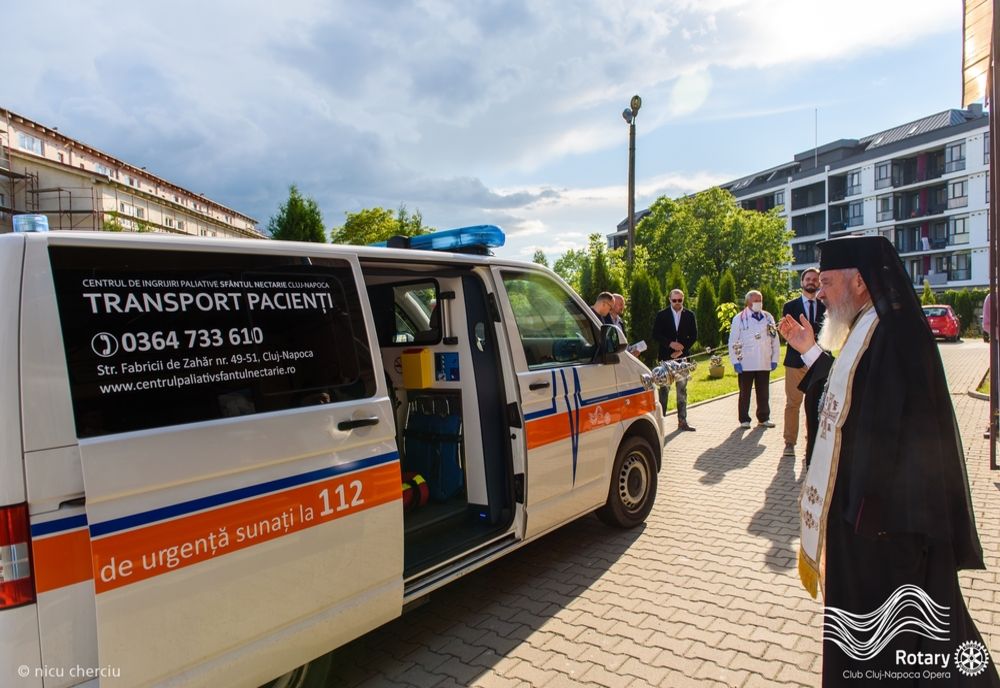 O ambulanță pentru Centrul de Îngrijiri Paliative „Sfântul Nectarie" Cluj-Napoca