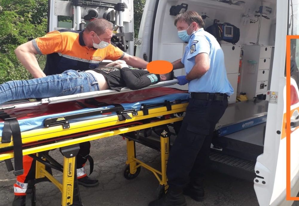 Accident cu trei mașini în Mica! Două persoane au fost rănite