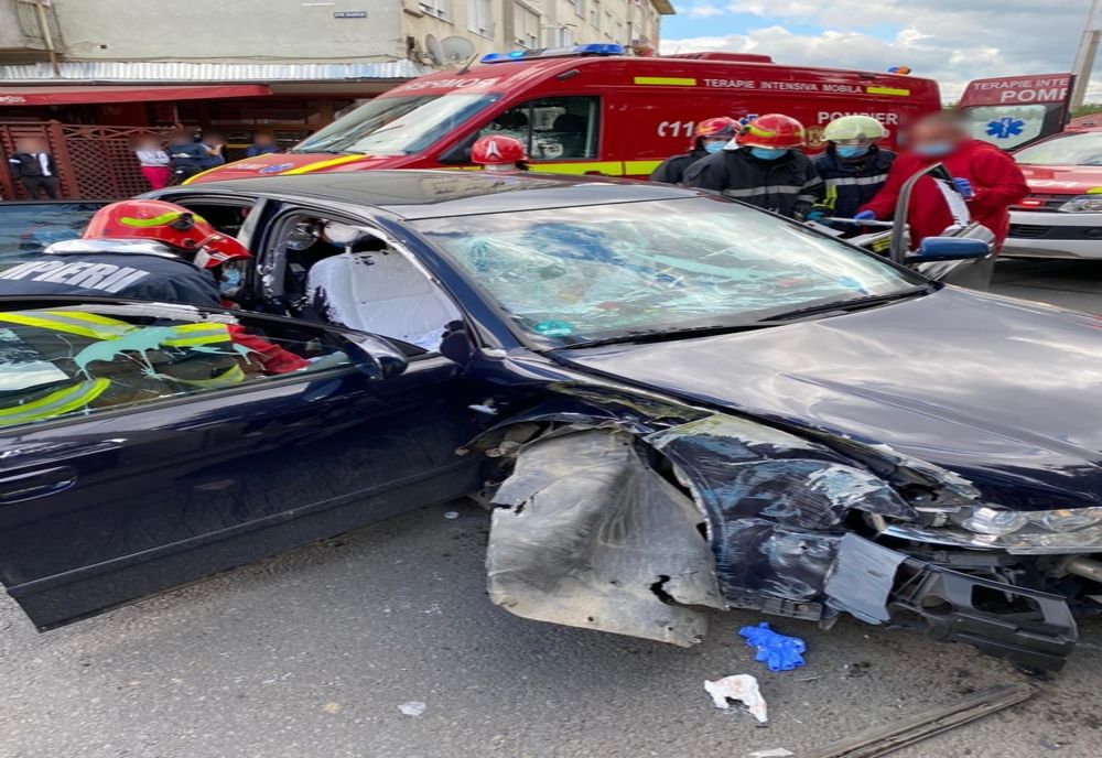 FOTO | Accident pe strada Oașului din Cluj! Două autoturisme s-au ciocnit violent