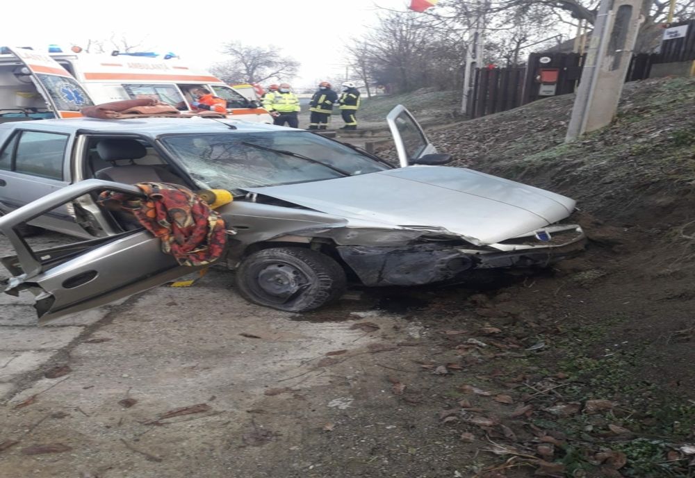 FOTO | Accident în Corpadea! Doi bărbați au fost răniți și au ajuns la spital