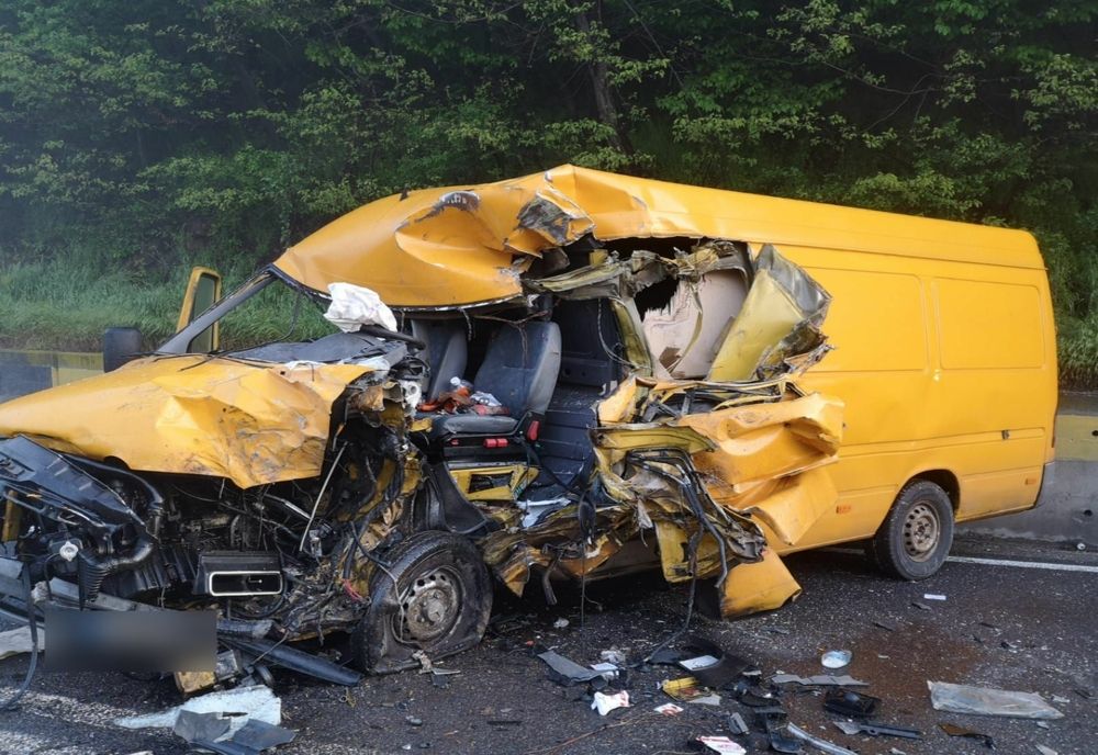 FOTO | Grav accident între Cluj şi Oradea! Un bărbat din Aiud a fost rănit