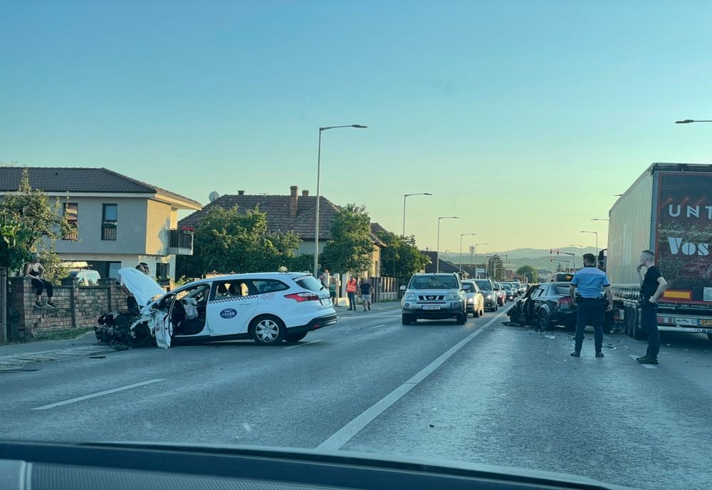 Grav accident pe cel mai aglomerat drum din Cluj! Impact între 6 maşini
