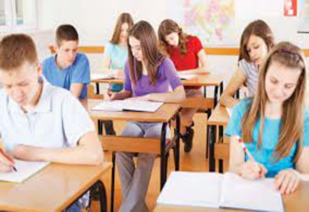 Elevii se întorc la cursuri, după vacanţa de Paşte
