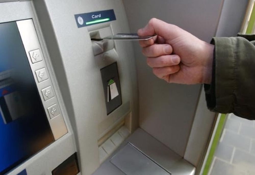 Una dintre cele mai mari bănci din România a fost scoasă la vânzare