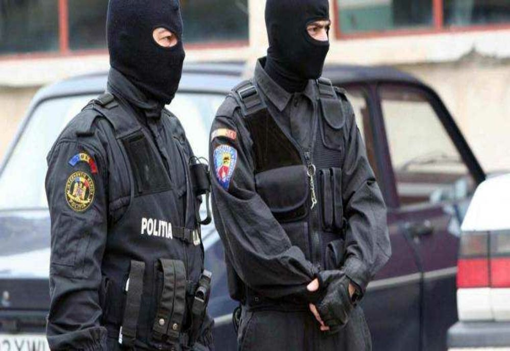 Percheziții în trei județe și două penitenciare într-un dosar de trafic internațional de droguri