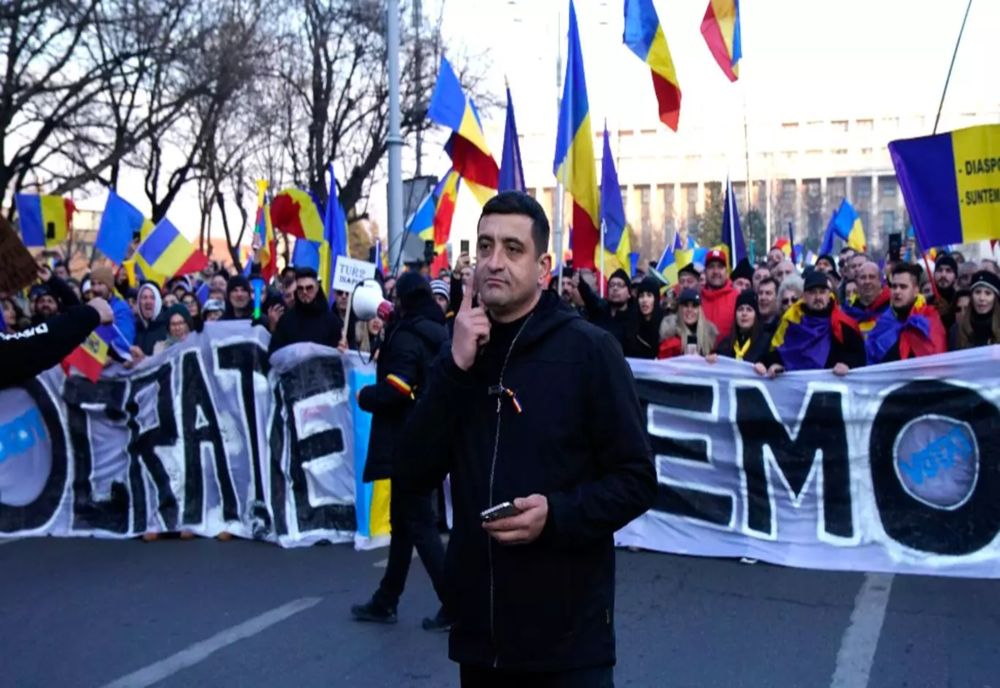 AUR ÎI AȘTEAPTĂ PE ROMÂNI LA ”MARȘUL UNIRII”, DE ZIUA UNIRII PRINCIPATELOR. LIDERUL SUVERANIȘTILOR GEORGE SIMION, PREZENT LA EVENIMENT