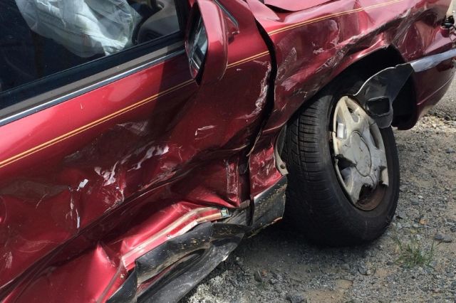 Accidente la comandă pentru bani din asigurări? Patronul unui service auto din Cluj, acuzat că a coordonat o schemă de fraudă
