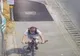 Biciclistul care a accidentat o femeie şi a dispărut de la locul accidentului, a fost identificat